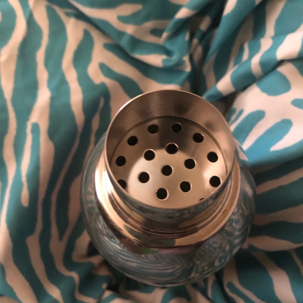 SOLD!!🥳Vintage Silver Bacardi Razz Cocktail🍸Shaker 🥃 - Picture 6 of 11